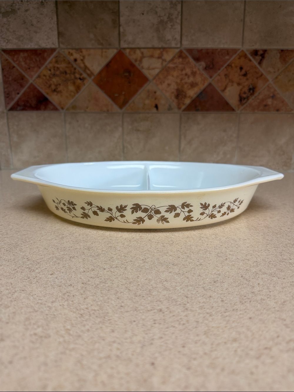 Pyrex Golden Acorn Divided Serving Dish 1.5 Quart - Picture 2 of 12
